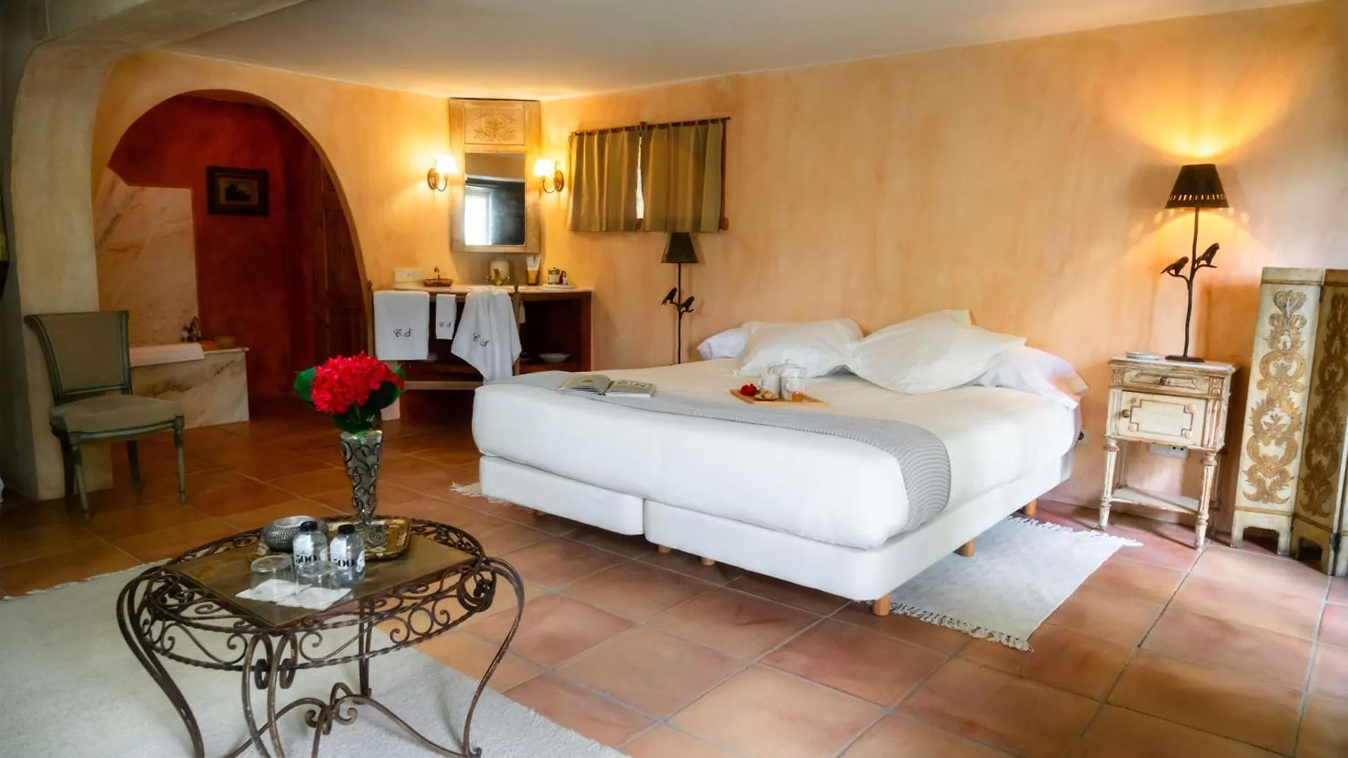 Hotel Can Serola Sales de Llierca