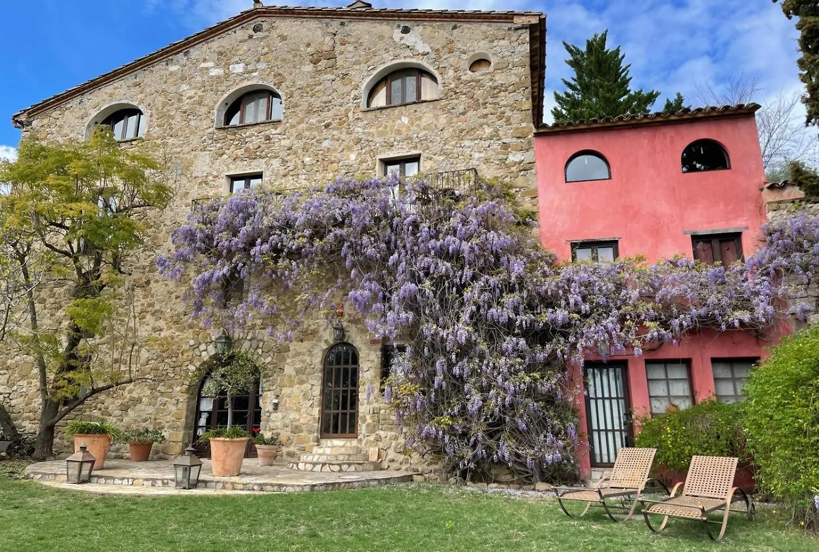 Can Serola Sales de Llierca Hotel